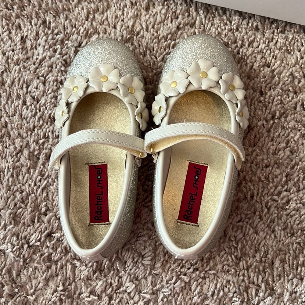 Size 8 toddle slippers.